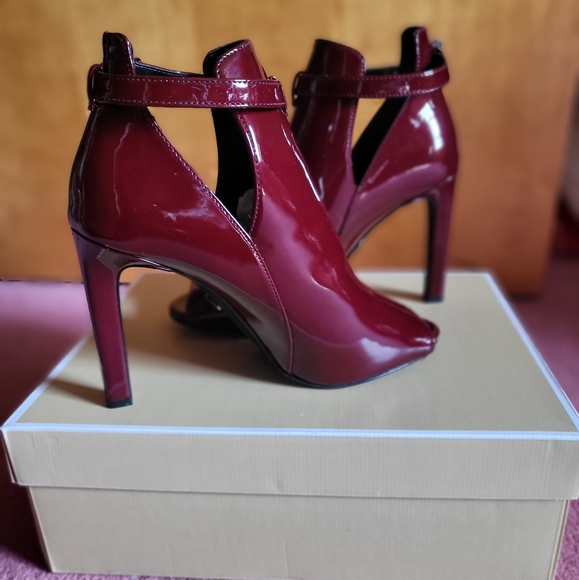 Shoes - Picture 4 of 6